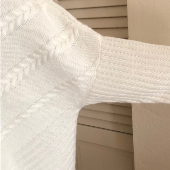 While asymmetric sweater - Picture 5 of 8